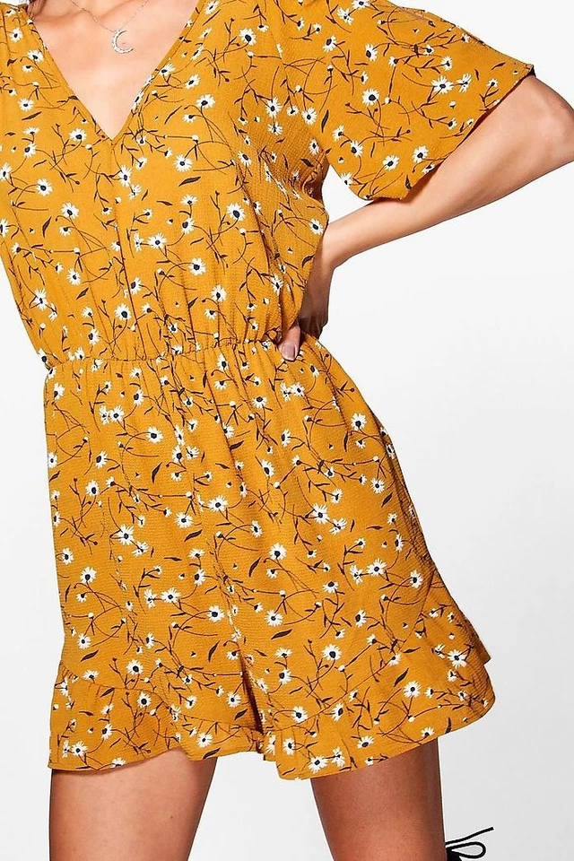 Mono Boohoo Mameluco Femenino Estampado Floral Mostaza Amarillo y Blanco Foto 4 de 4