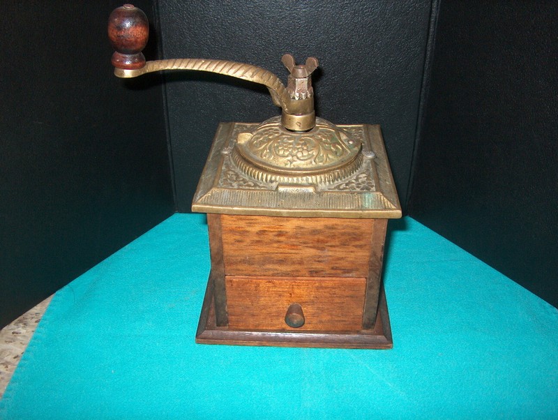 COFFEE GRINDING MILL  WOODEN "VINTAGE" HAND CRANKING GOOD CONDITIONS