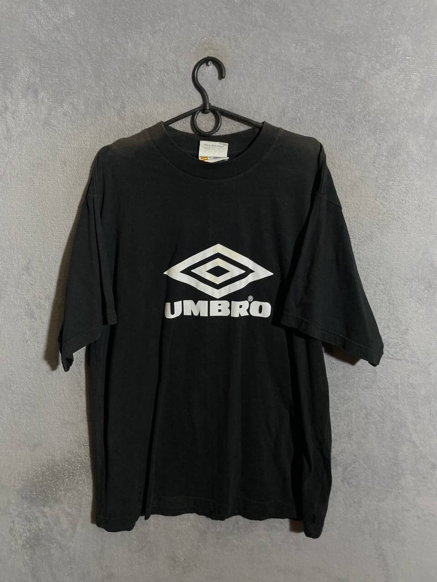 ウェア 90s Umbro vintage Black Football Shirt Umbro Vintage Jersey Big Logo 90s Casual Shirt Black Tee