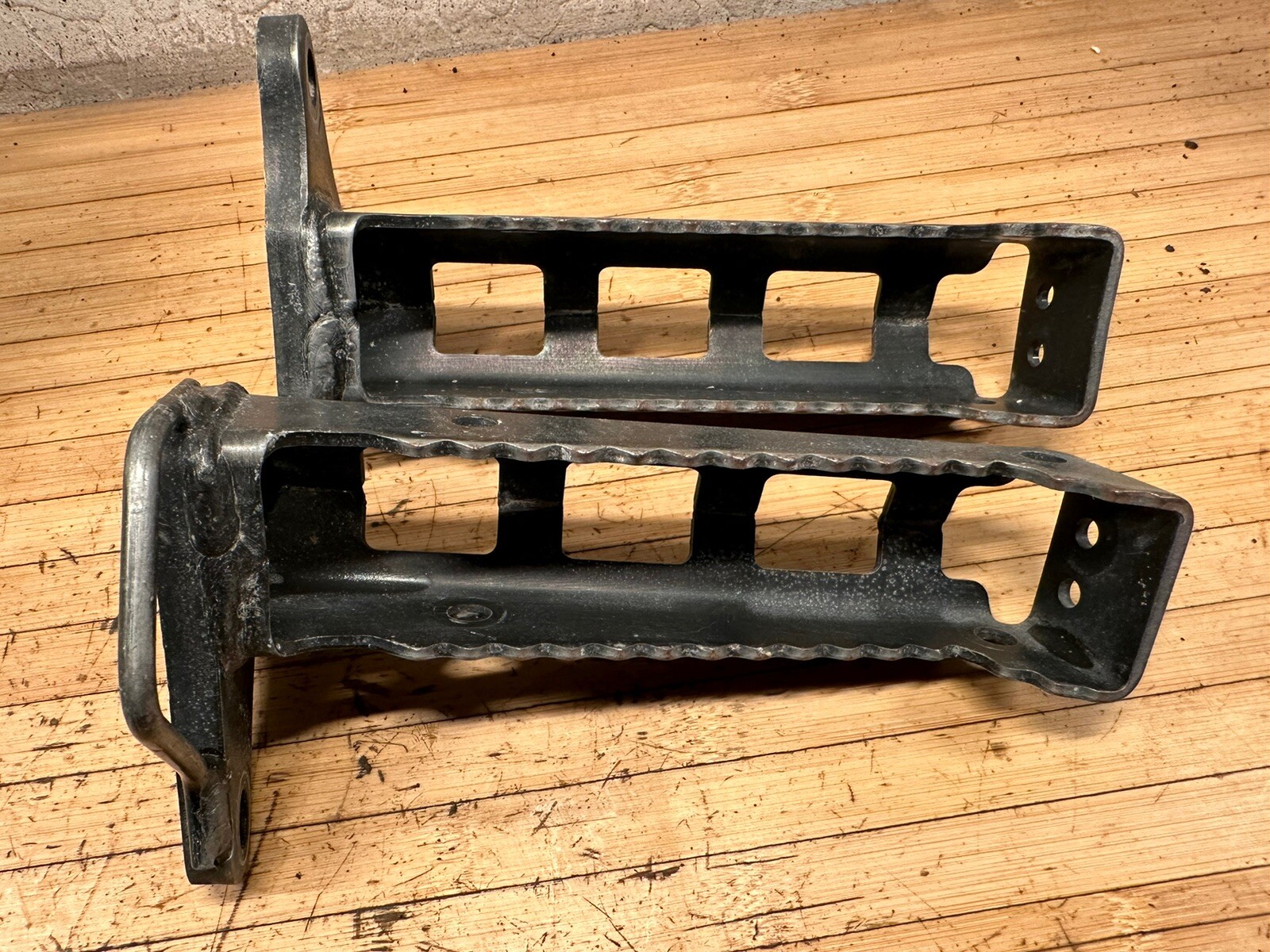 0409 YAMAHA YFZ450 YFZ 450 OEM LEFT RIGHT FOOT REST PEG STEP FOOTWELLS