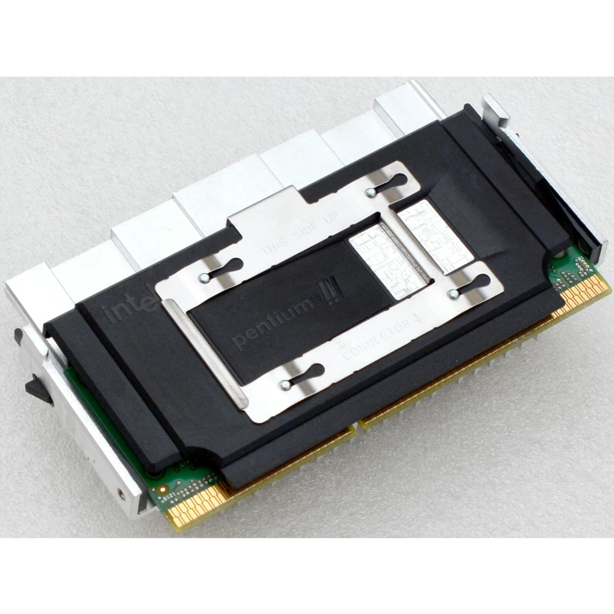 Processeur Intel Pentium II 300 MHz - Slot 1, SL2HA, Avec Dissipateur - Occasion Fonctionnel