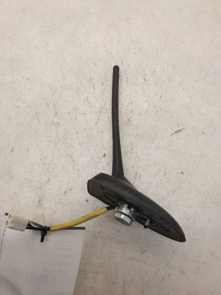 11 ANTENA MONTADA EN TECHO TOYOTA VENZA Foto 2 de 4