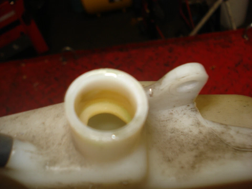 1995 Yamaha FZR 1000 FZR1000 Coolant bottle Overflow Reservoir - Image 2 of 4
