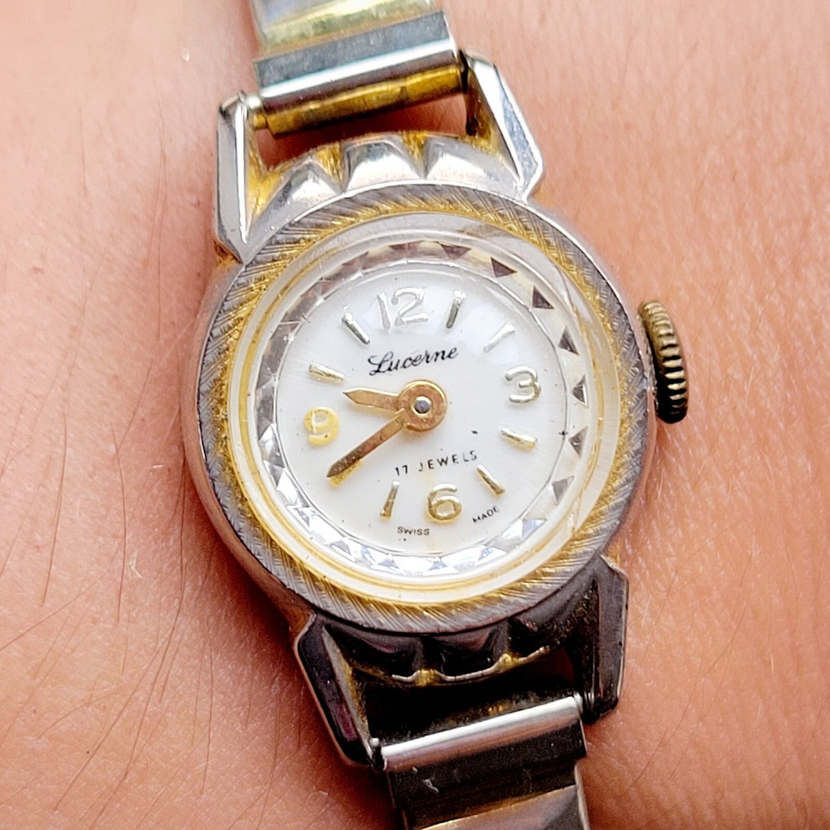 Vintage Lucerne Jeweled Swiss Watch LUCERNE “A Parabolic Watch” 17 Jewels Triangle Wristwatch  main image 2