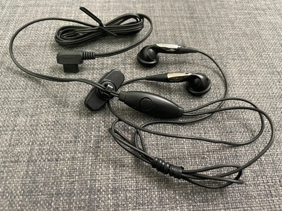 SHARP 703SHf 705SH 802SH 902SH 903SH SX313 SX633 SX813 SX833 Original Earphones - Image 4 of 4