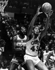 Brad Daugherty Cleveland Cavaliers against Moses Malone Washington- Old Photo