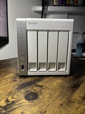 QNAP TS-431 4-BAY NAS. Includes PSU + all screws! Works great. No HDDSs.