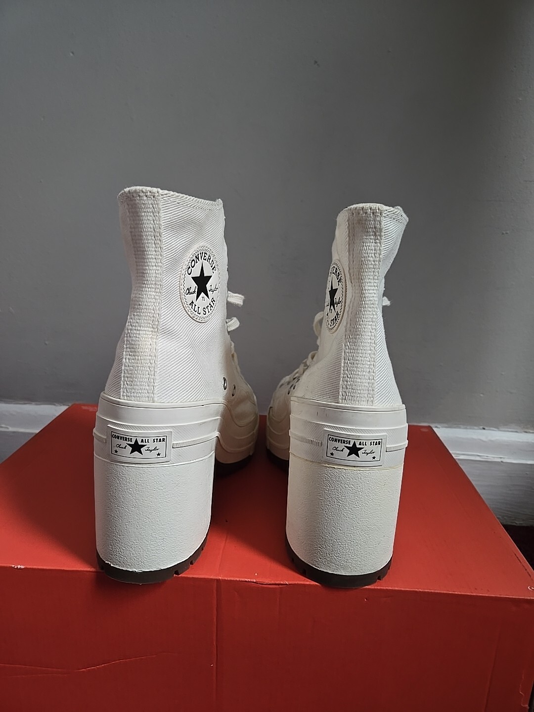 Women's Converse Chuck 70 De Luxe Heel Sneakers-image