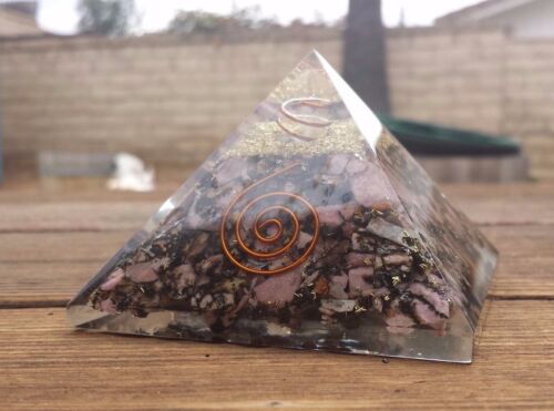 EXTRA LARGE (70-75 mm) ORGONE RHODONITE PIERRE PRÉCIEUSE X-LARGE PYRAMIDE ORGONITE - Photo 1/3