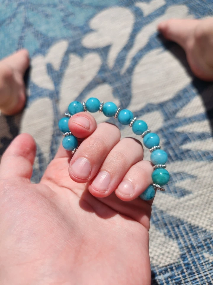 Pulsera Teñida Aguamarina Cuentas Cristal Elástico Hecha a Mano con Cuentas Espaciadoras de Metal Foto 2 de 4