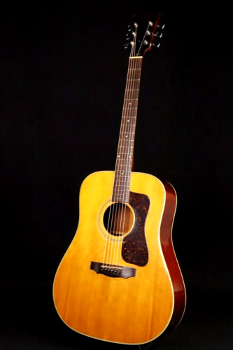 Guitarra acústica vintage Guild D-40 década de 1973 - Imagen 1 de 9