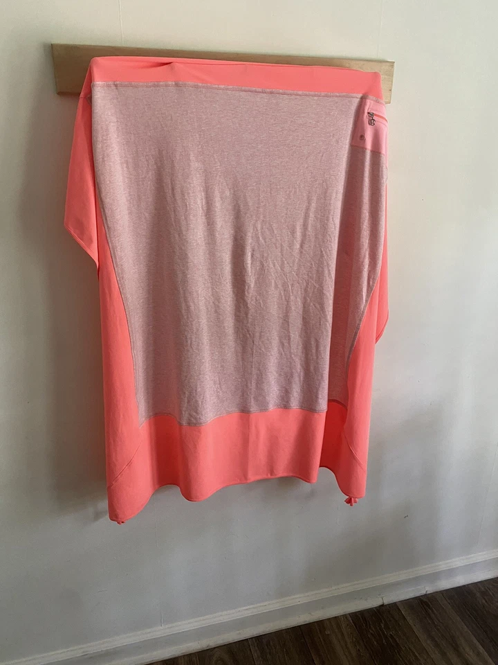 Toalla bufanda refrescante Lululemon con corbatas de bolsillo coral neón talla 43 pulgadas atlética Foto 3 de 4