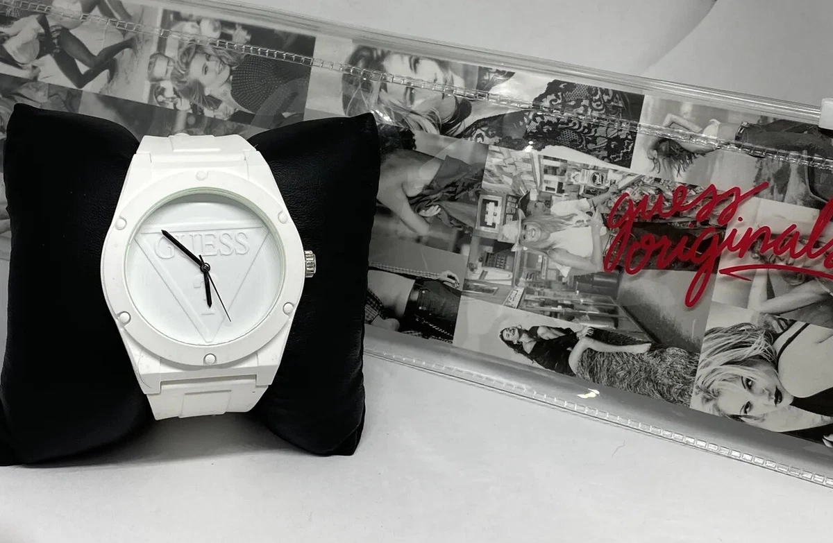 Guess U0979L1 Womens White Silicone Analog Dial Quartz Genuine Wrist Watch RQ651