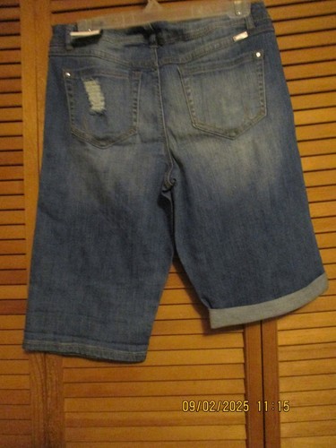 NUOVO CON ETICHETTE - PANTALONCINI JEANS DONNA INC INTERNATIONAL CONCEPT - CUCITURA INTERNA 14" - TAGLIA 10 - Foto 5 di 11