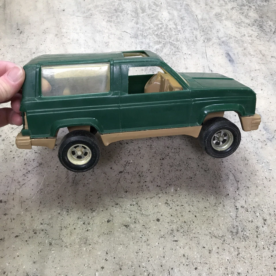 Vintage Strombecker Tootsie Toy Ford Bronco II Plastic 10” Green Tan Fast Ship! - Image 3 of 4