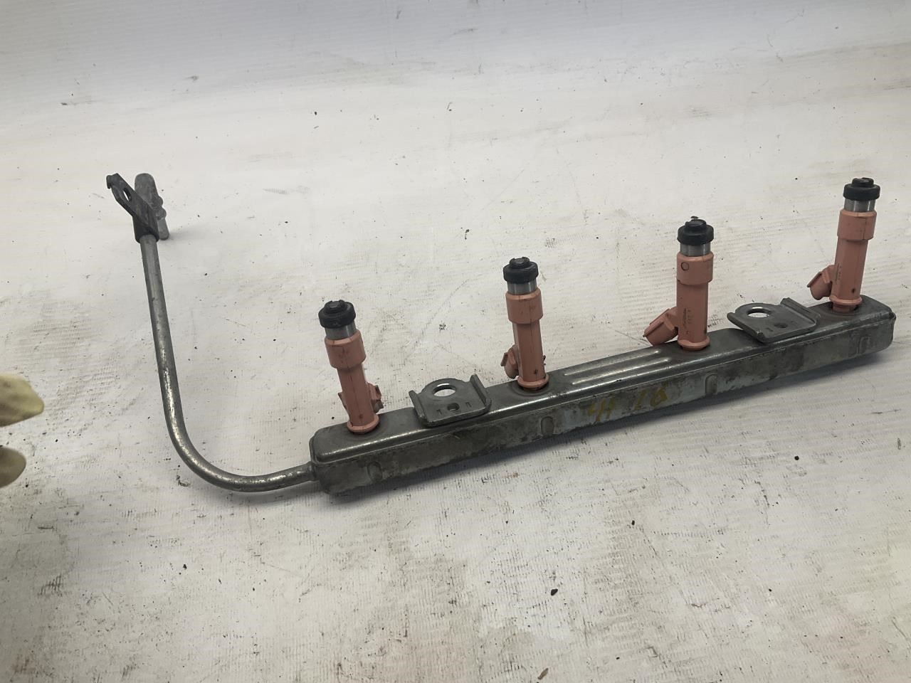 12-19 Toyota Prius C 1.5L Fuel Injector Rail w/ Fuel Injectors Vin B3 7 8 Dgt Q