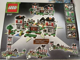LEGO Minecraft: The Fortress (21127) | New | Retired | Free Ship | Damaged Box