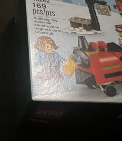 DAMAGED BOX LEGO Seasonal Christmas Train Ride Set 40262 Retired