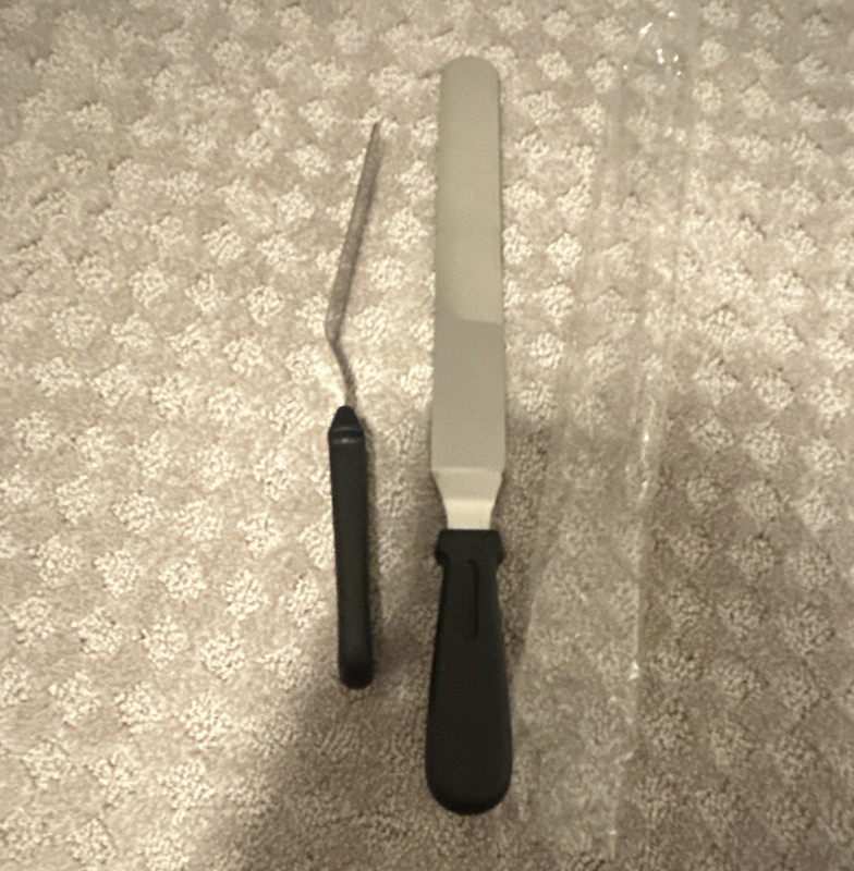 2-Piece Stainless Steel Icing Spatula Set Straight & Offset, Black Handles