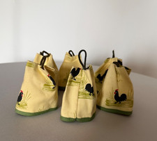 Hahn und Henne. .. Eierwärmer aus Stoff .. Zeller Keramik