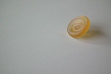 Knöpfe Jim Knopf rund mit Steg Spirale gelb,...