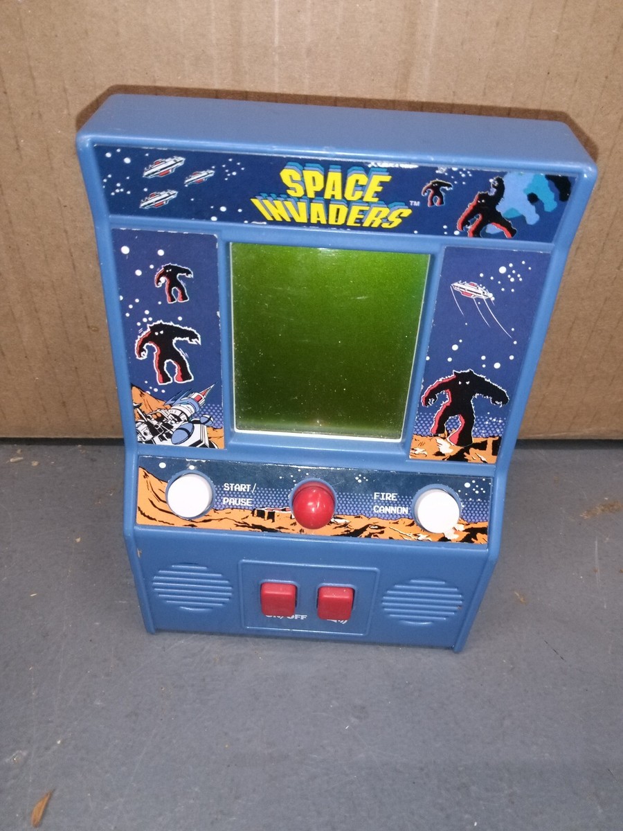 SPACE INVADERS Mini Arcade Handheld Electronic Game By Taito SPACE INVADERS Mini Arcade Handheld Electronic Game By Taito