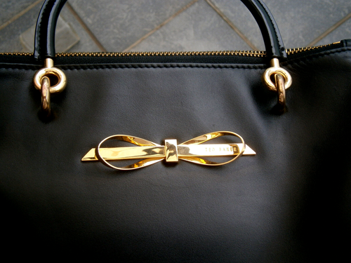 TED BAKER LONDON SHOULDER/HAND LEATHER/POLYVINYL BLACK BAG. CA25459. - Picture 9 of 14