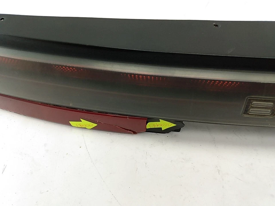 **AS IS** Buick Reatta Coupe Rear Tail Light Lamp Assembly Fits 1988-1991 88 89 - Image 4 of 4