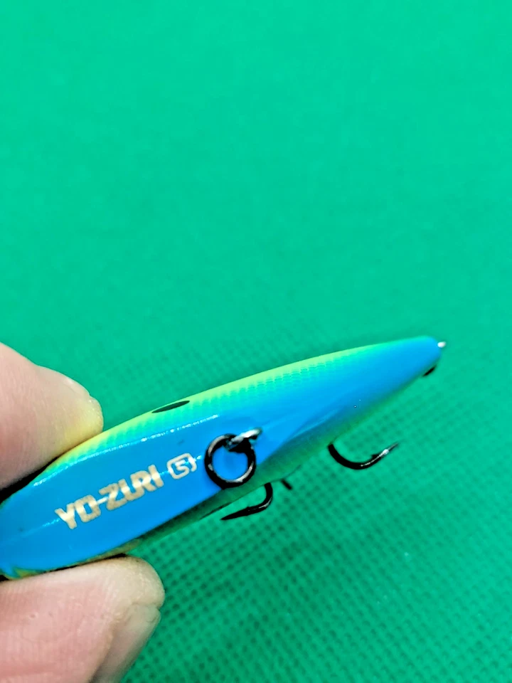 YO-ZURI ,2 - MULTI-COLORED CRANKBAIT . - Image 3 of 4
