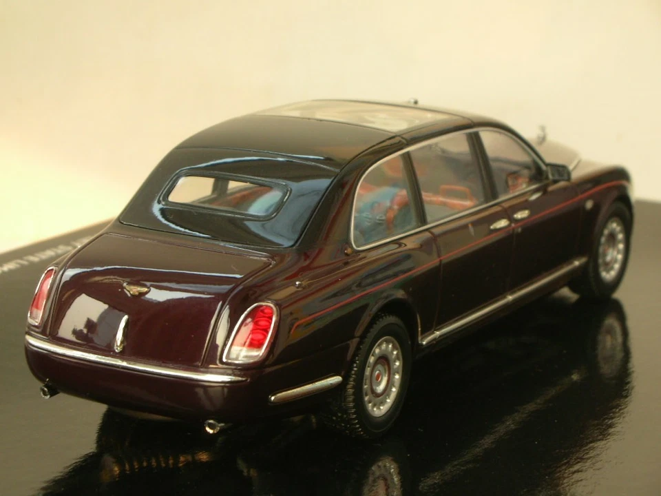 Bentley State Limousine Queen Elizabeth II sedan die-cast model, Minichamps,1/43 - Image 3 of 4