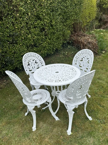 Vintage Cast Aluminium garden Table & 4 chairs Re Painted In Dulux Metal Paint