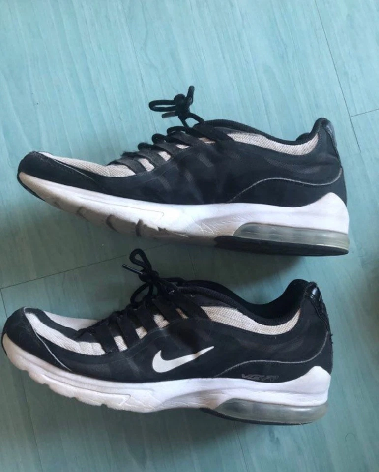 Chaussures Nike Air Max VG-R pointure 44 - Photo 1/4