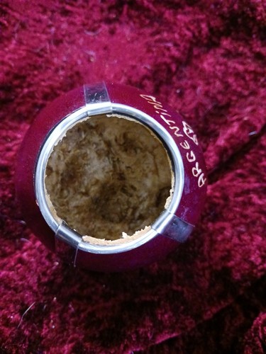 Mate de Porongo Calabaza con decoracion de metal y apoyo .Excelente material. - Picture 5 of 6