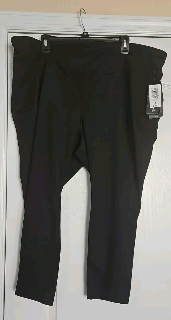 Torrid Active High Rise Side Pocket Legging Deep Black Size 4, 26