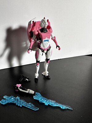Arcee Thrilling 30 100% Complete Deluxe Generations Transformers