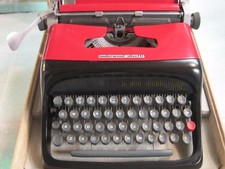 Vintage 1960s UNDERWOOD OLIVETTI STUDIO 44 Portable Manual Typewriter Case/Warra thumbnail