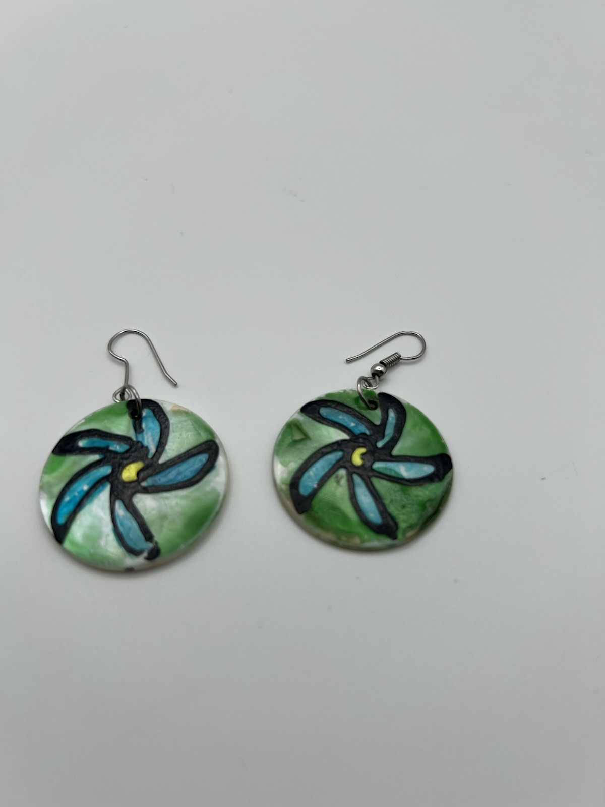 Handcrafted Painted Shell Dangle Earrings Round F… - image 2