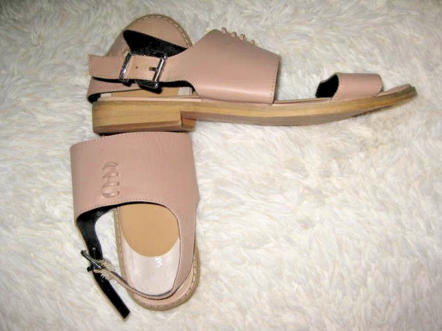Saks Fifth Avenue Sz 10 Beige Real Leather Maria Sandals Shoes - Image 3 of 4
