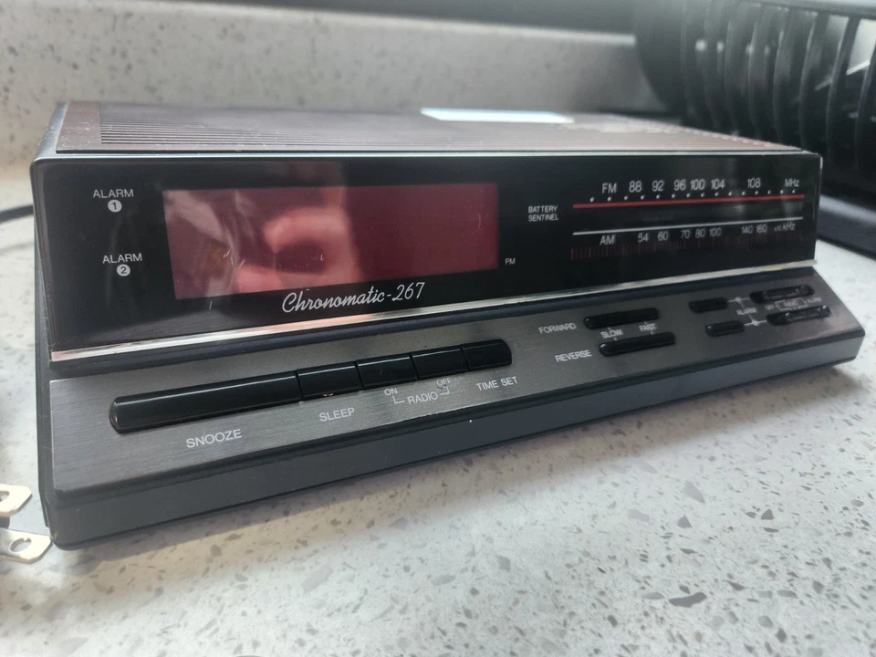 Realistic Alarm Clock Radio 12-1575, Chronomatic 267 AM/FM Vintage  Retro  - Image 2 of 4