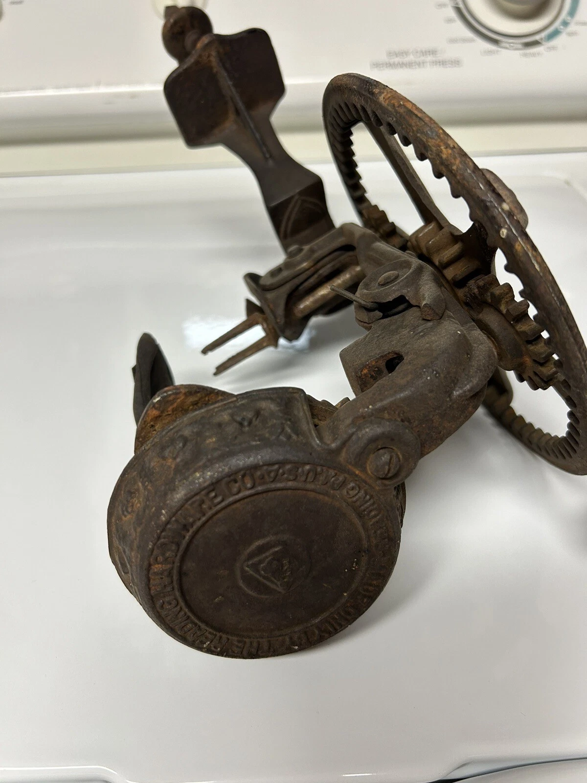 ANTIQUE READING HARDWARE APPLE PEELER