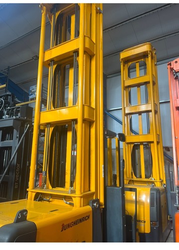 Jungheinrich vna forklift very narrow aisle truck - Picture 3 of 4