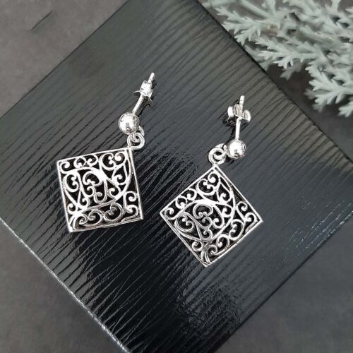 925 Sterling Silver Vintage Square Filligree Bali style Post Earrings (se702) - Picture 1 of 6