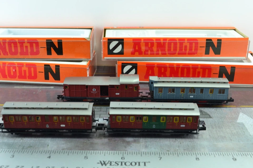 Carros de passageiros Arnold 3041 3042 3043 3044 nostálgicos escala N - Imagem 2 de 4