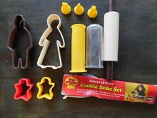 Vintage Kids Kitchen Kit Cookie Bake Set 10 pieces Incomplete 1985 ARC