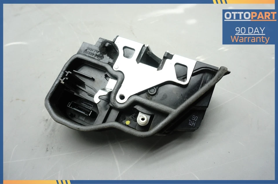 Actuador de bloqueo de pestillo de puerta del conductor trasero izquierdo BMW 650i xDrive 2010-2015 OEM 7202147 Foto 4 de 4