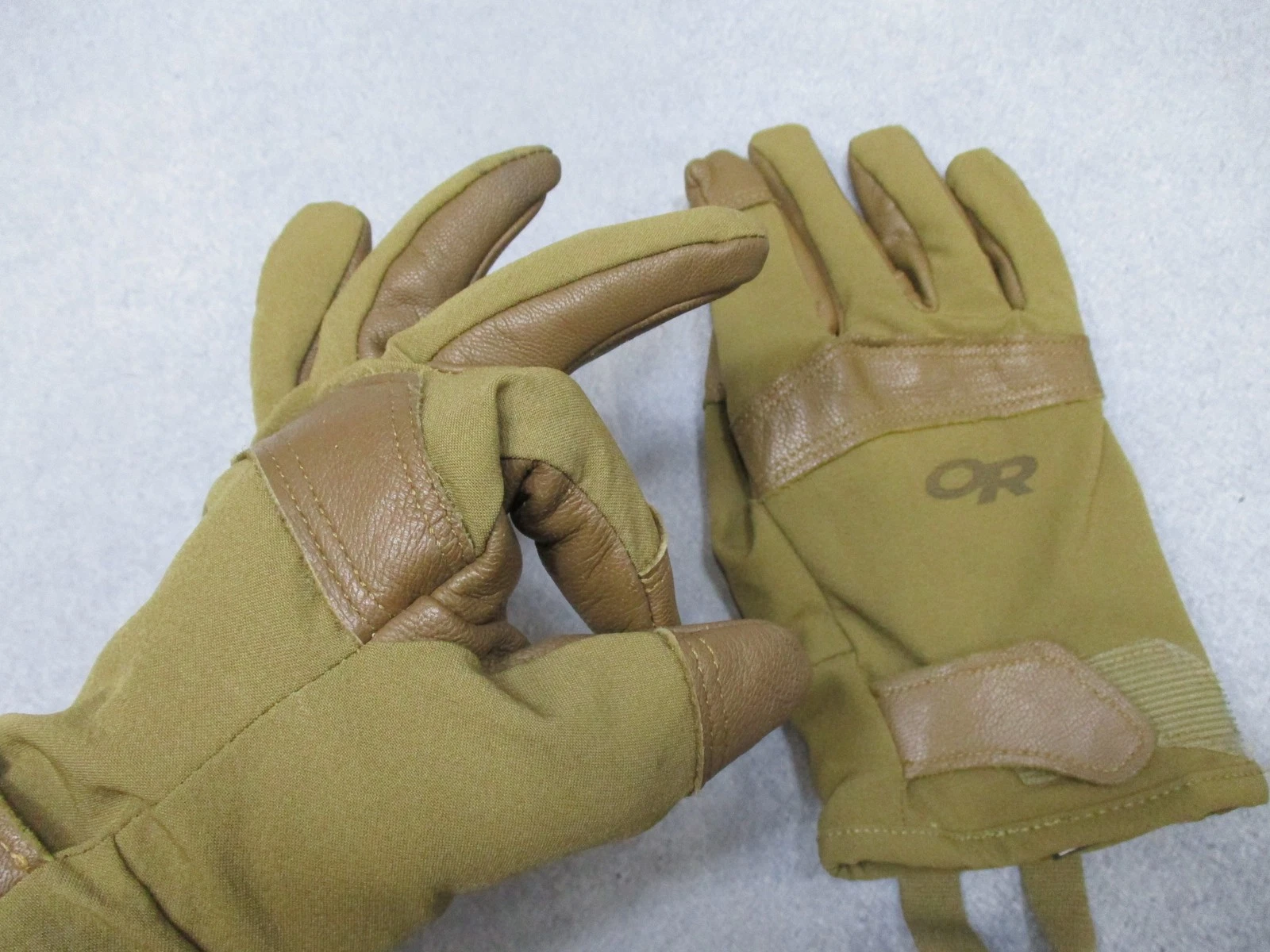 Outdoor Research Convoy Gloves Gore-Tex Leather Palm Size S Men's Used
Opens in a new window or tab