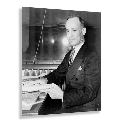 1937 Napoleon Hill Holding His Book Think and Grow Rich Poster Photo Print - Picture 6 of 40