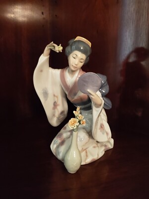 LLADRO GEISHA GIRL FIGURINE # 6748 