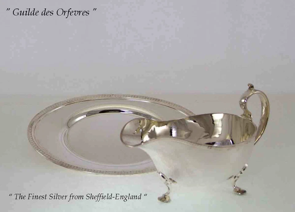 Barco y platillo de salsa/gravy plateados con borde aplicado de hojas de acanto Foto 3 de 4