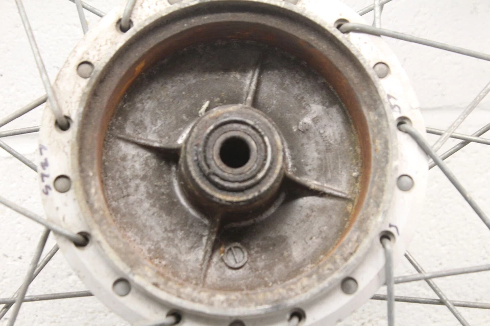 Llanta trasera Suzuki TS185 SIERRA 1971 S727 (4,10 S18) Foto 2 de 4